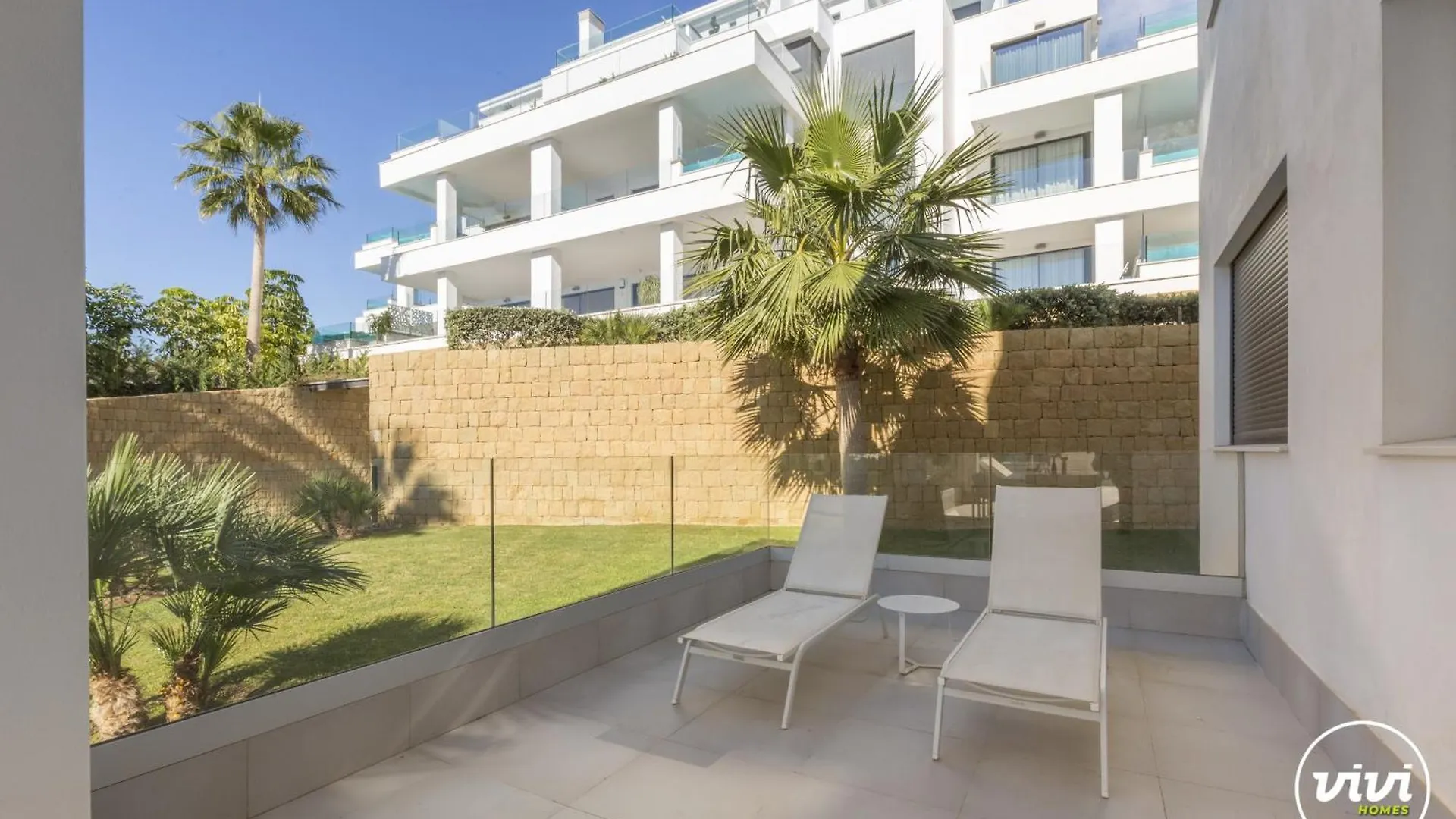 Апартаменты Vivi Homes - Palmera Pool, Sauna, Gym & Beach El Faro