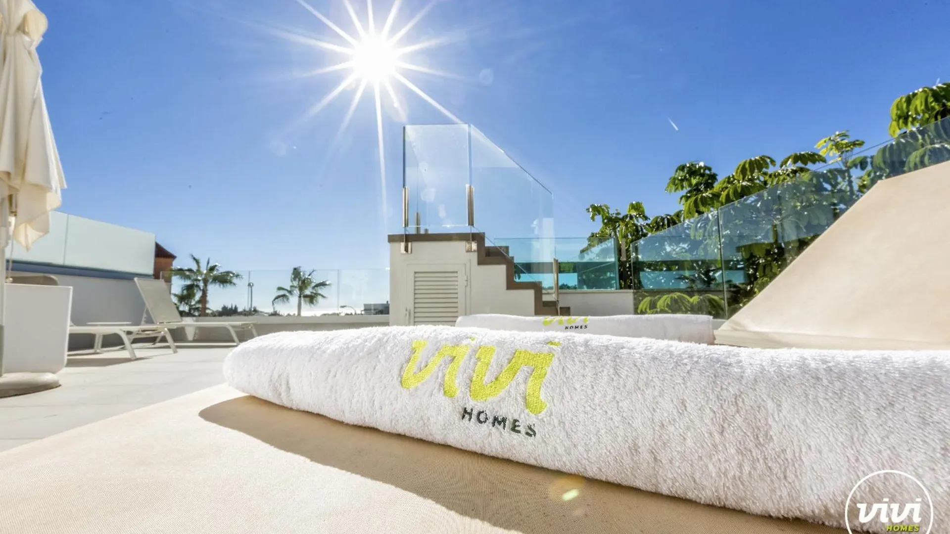 Vivi Homes - Palmera Pool, Sauna, Gym & Beach El Faro Испания