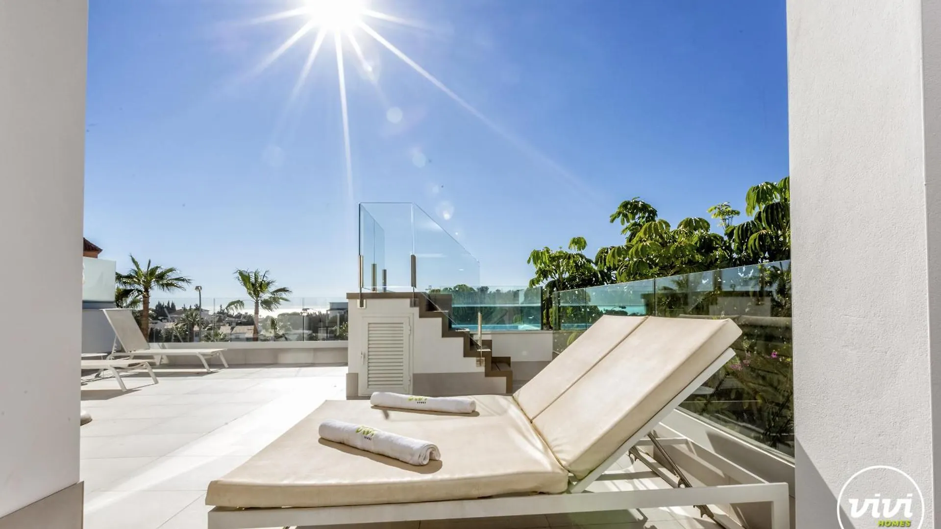 Vivi Homes - Palmera Pool, Sauna, Gym & Beach El Faro Испания