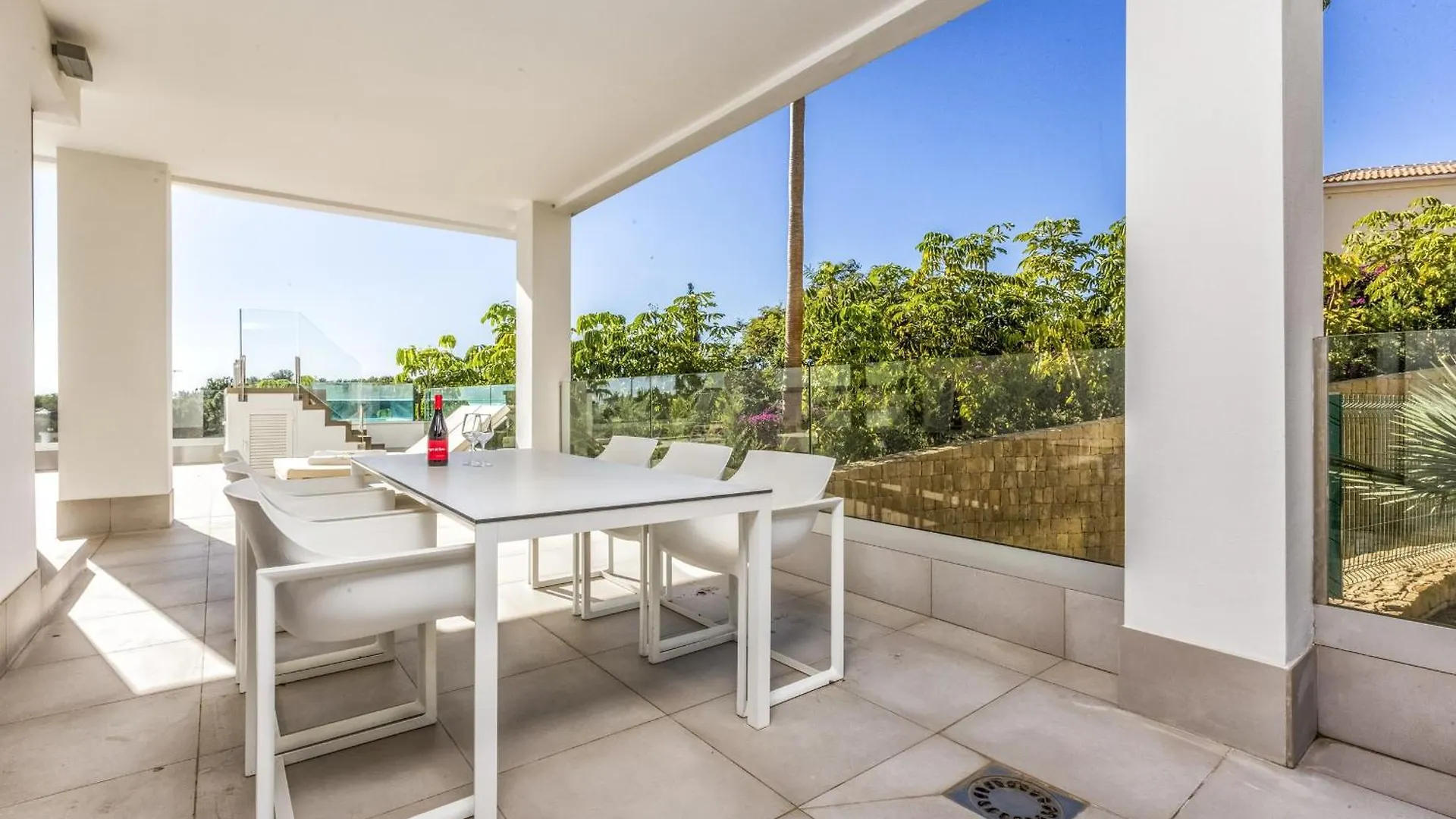 Апартаменты Vivi Homes - Palmera Pool, Sauna, Gym & Beach El Faro
