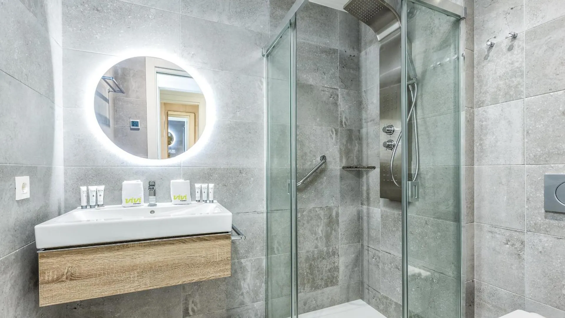 Vivi Homes - Palmera Pool, Sauna, Gym & Beach El Faro Испания