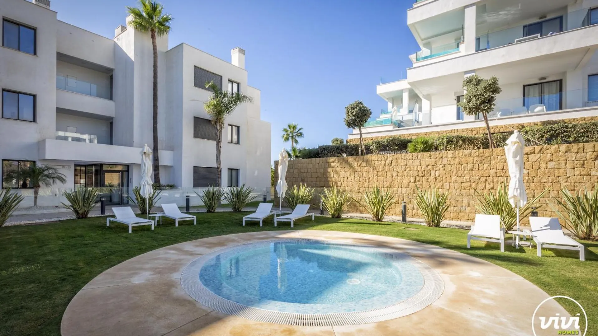 Vivi Homes - Palmera Pool, Sauna, Gym & Beach El Faro 0*,  Spain